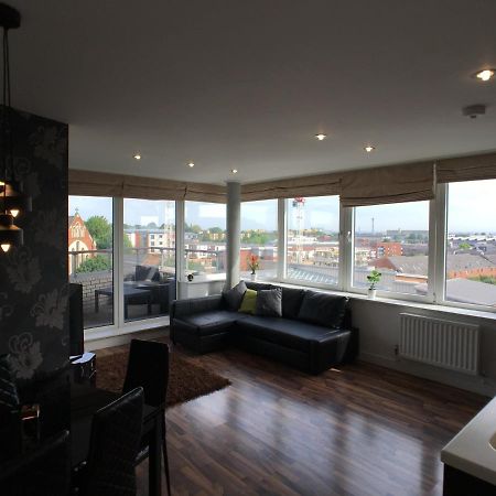 Luxury 2 Bed Penthouse Apartment Near Station Londra Dış mekan fotoğraf