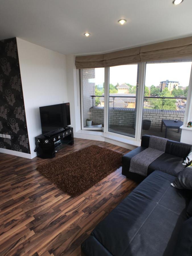 Luxury 2 Bed Penthouse Apartment Near Station Londra Dış mekan fotoğraf