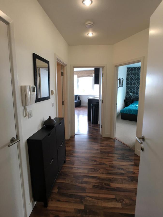 Luxury 2 Bed Penthouse Apartment Near Station Londra Dış mekan fotoğraf
