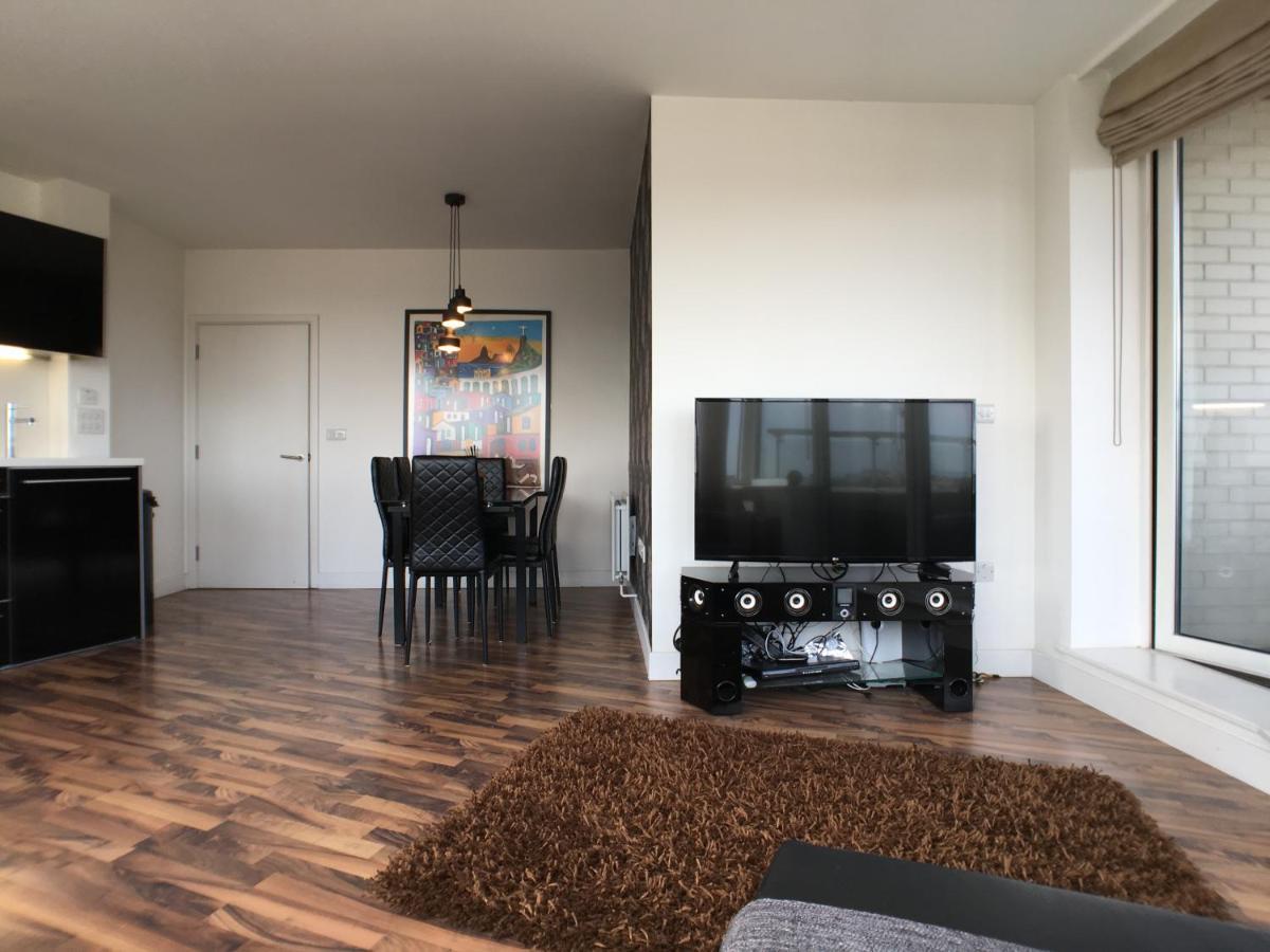 Luxury 2 Bed Penthouse Apartment Near Station Londra Dış mekan fotoğraf