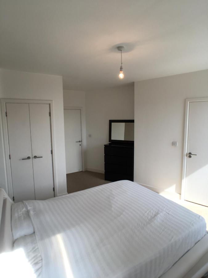 Luxury 2 Bed Penthouse Apartment Near Station Londra Dış mekan fotoğraf