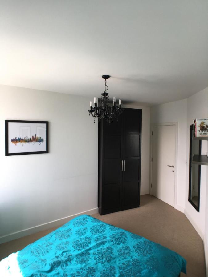 Luxury 2 Bed Penthouse Apartment Near Station Londra Dış mekan fotoğraf